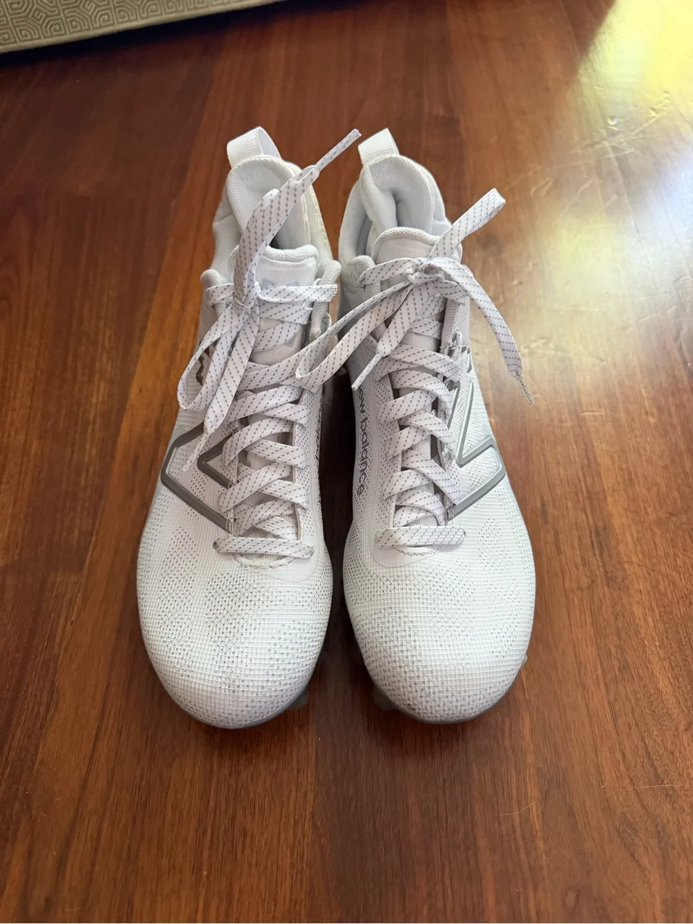 EUC Women’s New Balance Freeze White Lacrosse Cleats - Size: W 8.
